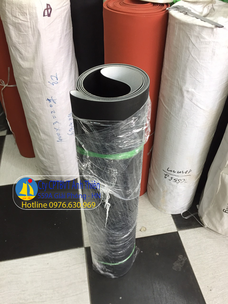 Băng tải PVC đen mờ dày 2mm - 2 lớp bố x Bản rộng 970mm