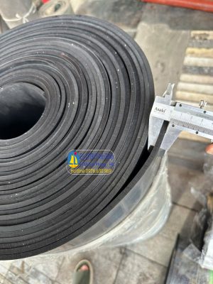 Cao su tấm chịu dầu dày 5mm, khổ 1000mm