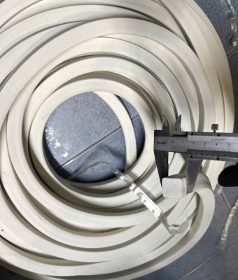 Silicon xốp vuông chịu nhiệt màu trắng, KT 18x18mm