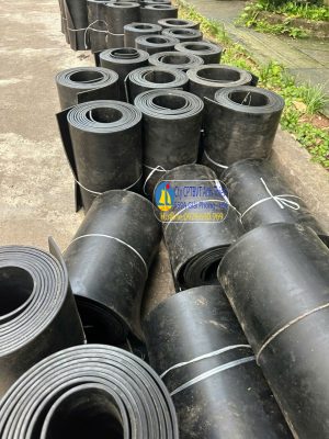 Băng tải Caosu màu đen 600mm x Dày 9mm x 4 lớp bố